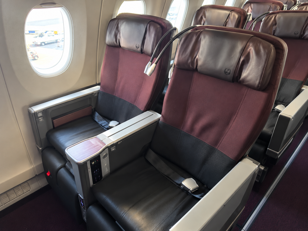 JAL A350クラスJの窓側2席とゆったりしたシート